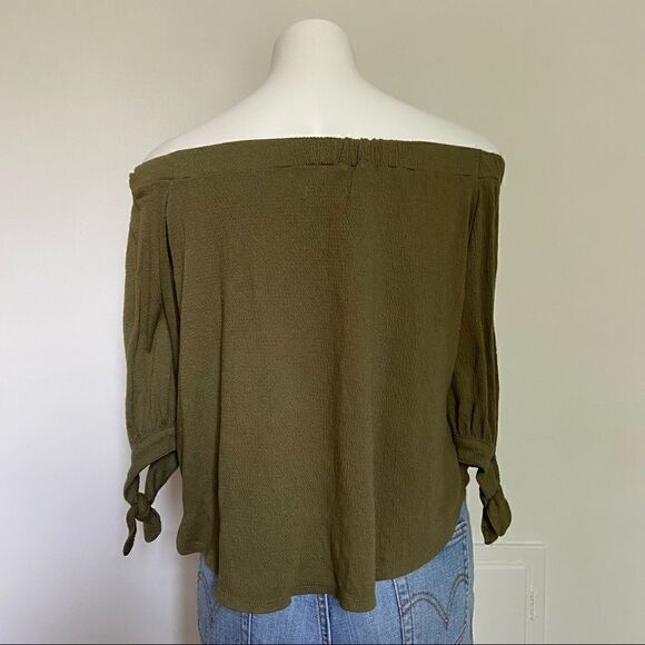 A&F Off Shoulder Top  - Picture 6 of 7